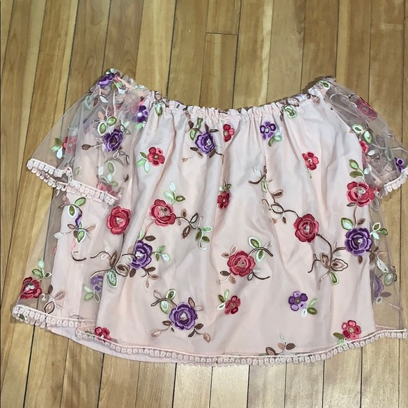 BB Dakota Stussi Off Shoulder Embroidered Top - Picture 4 of 7